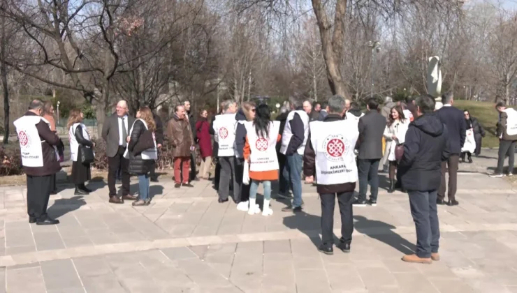 Diş Hekimleri, Meclis Önünde Basın Açıklaması Yaptı: “Taşeron Çalışma Biçimi Engellenmeli, Kamuda Diş Hekimi İstihdamı Arttırılmalıdır”