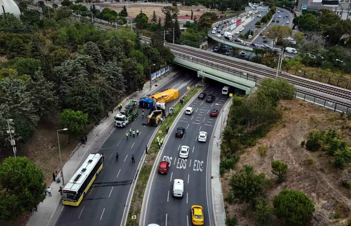 Bakırköy Alt Geçidinde Tır Kazası: 8 Yaralı