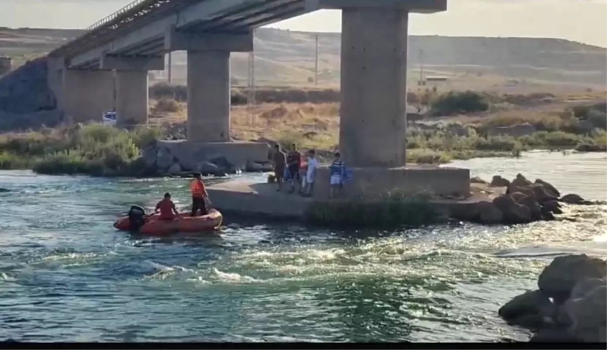 Diyarbakır’da baraj kapaklarının açılması sonucu mahsur kalan 4 kişi kurtarıldı