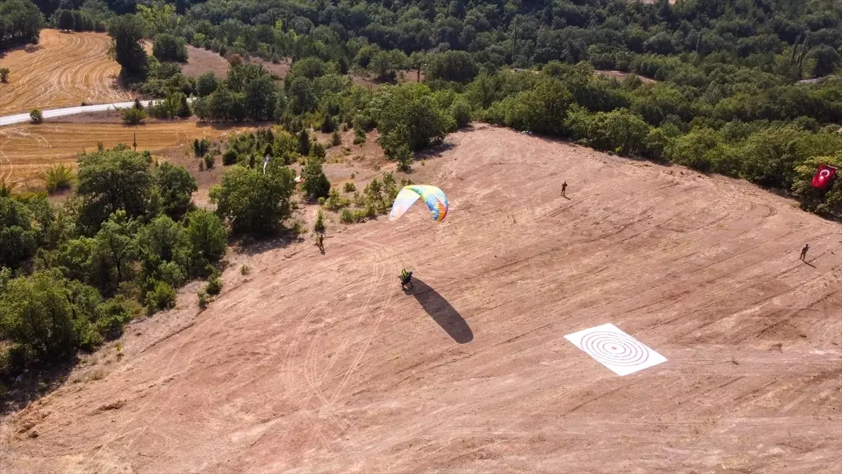 Gölpazarı Havacılık ve Yamaç Paraşütü Festivali Başladı