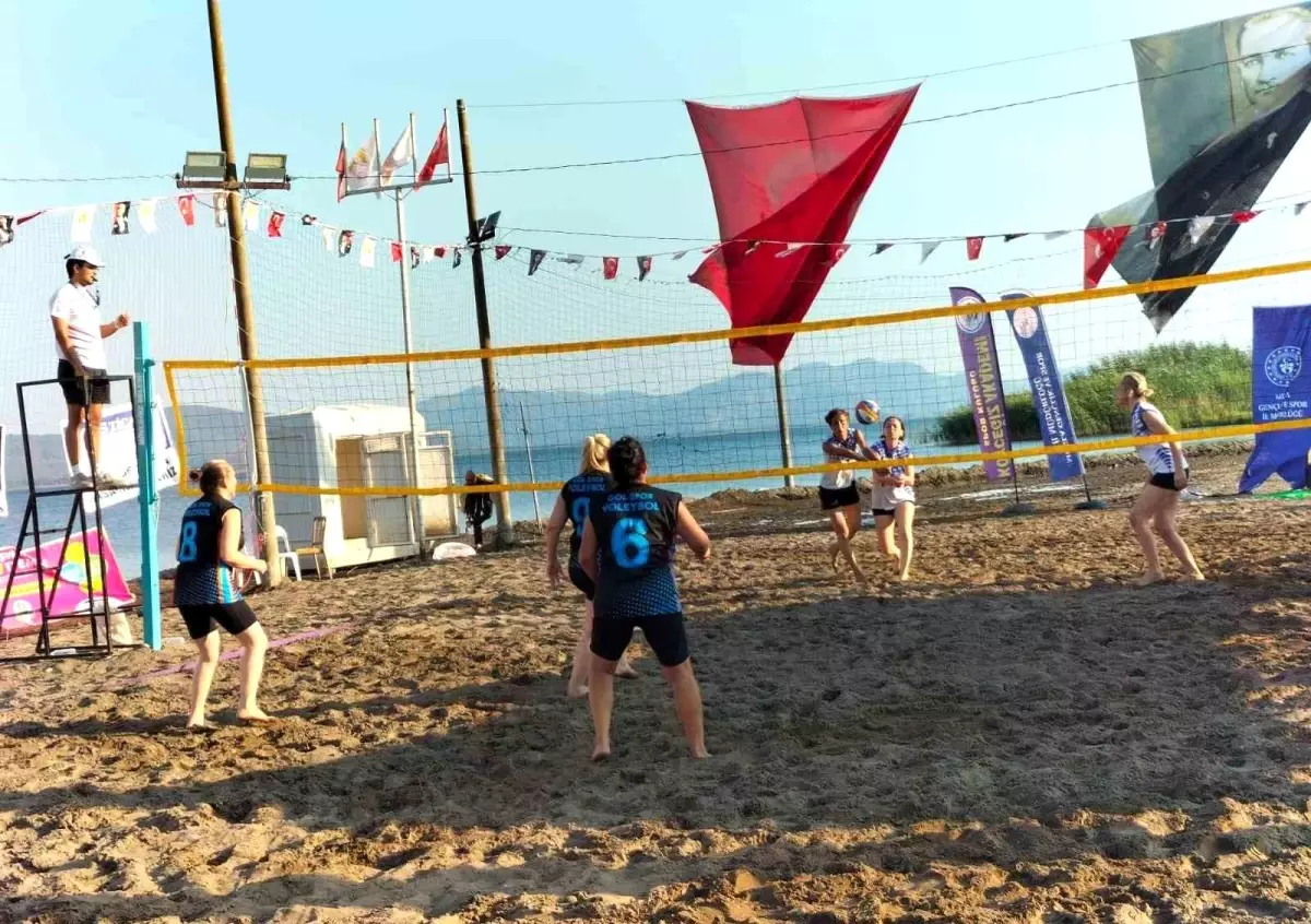 Muğla’da 3. Zafer Kupası Plaj Voleybolu Turnuvası Devam Ediyor