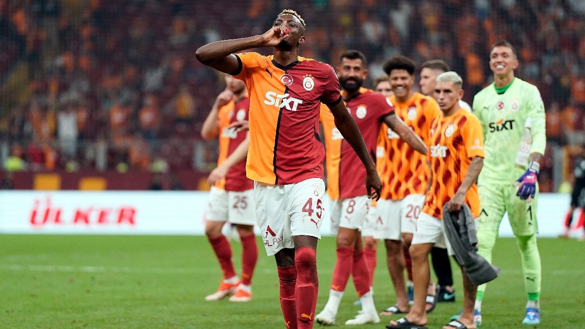 Victor Osimhen tribüne çıktı! Galatasaray’da maç sonu 3’lüsü yeni isimlerden