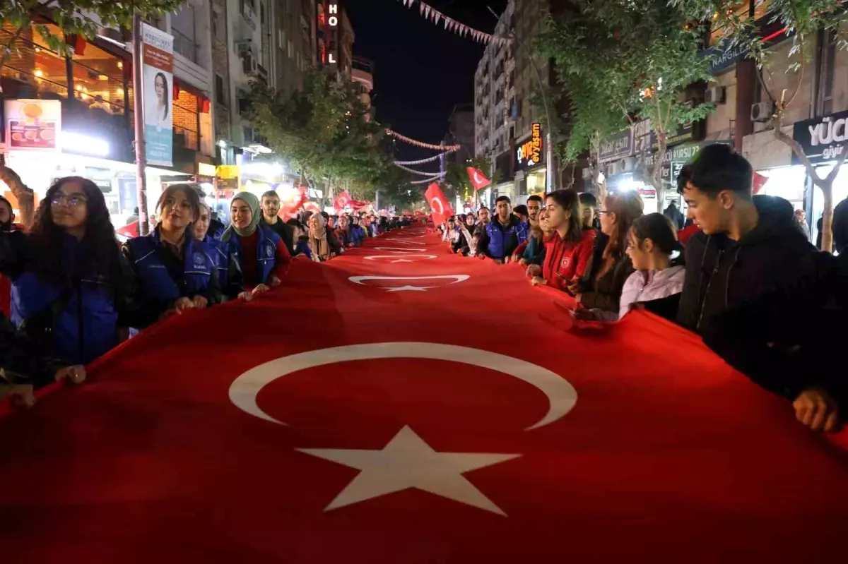 Elazığ’da Cumhuriyet’in 101. Yılı Coşkuyla Kutlandı